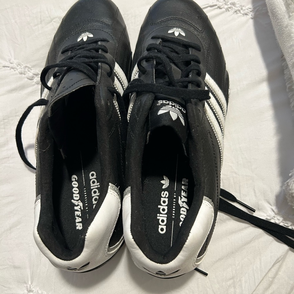 Indor soccer cleats used only 1 time